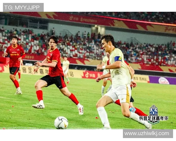 足球巨星同框合影 展现顶级球技与默契瞬间的精彩画面